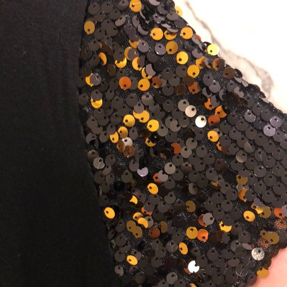 Black tee with gold and black sequence sleeves - Picture 5 of 5